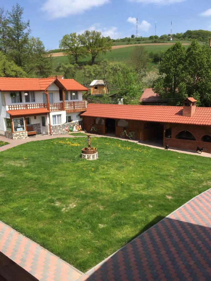Casuta Cu Flori Hotel Vilcele  Exterior photo