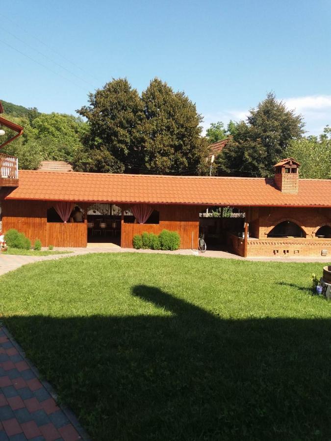Casuta Cu Flori Hotel Vilcele  Exterior photo